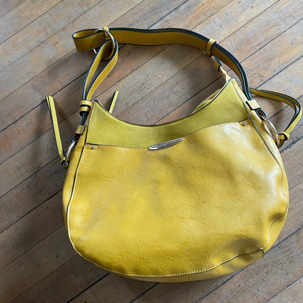 AFKOMST beautiful mustard colored purse